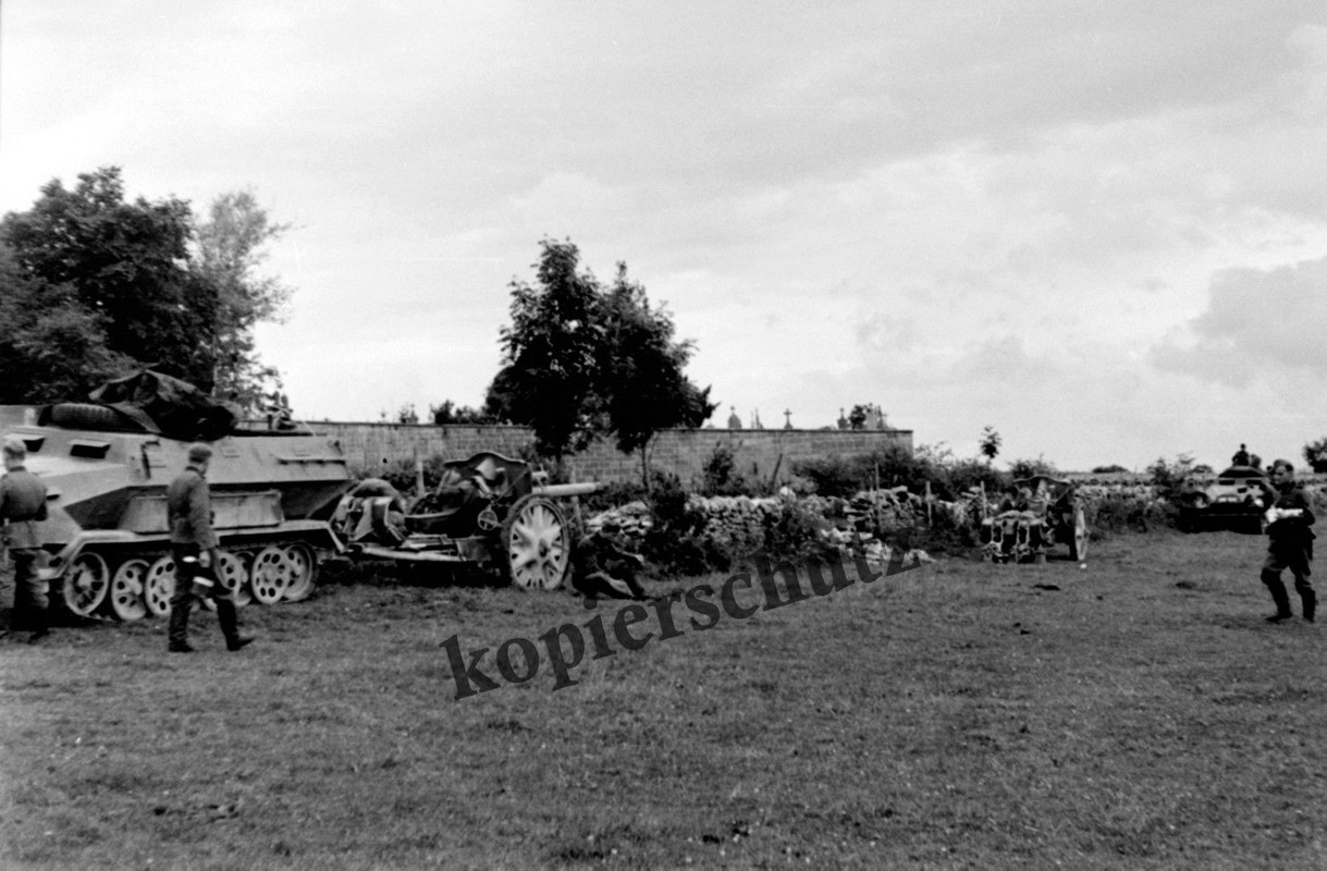 Frankreich Schützen-Panzer Mit Protze Feldhaubit