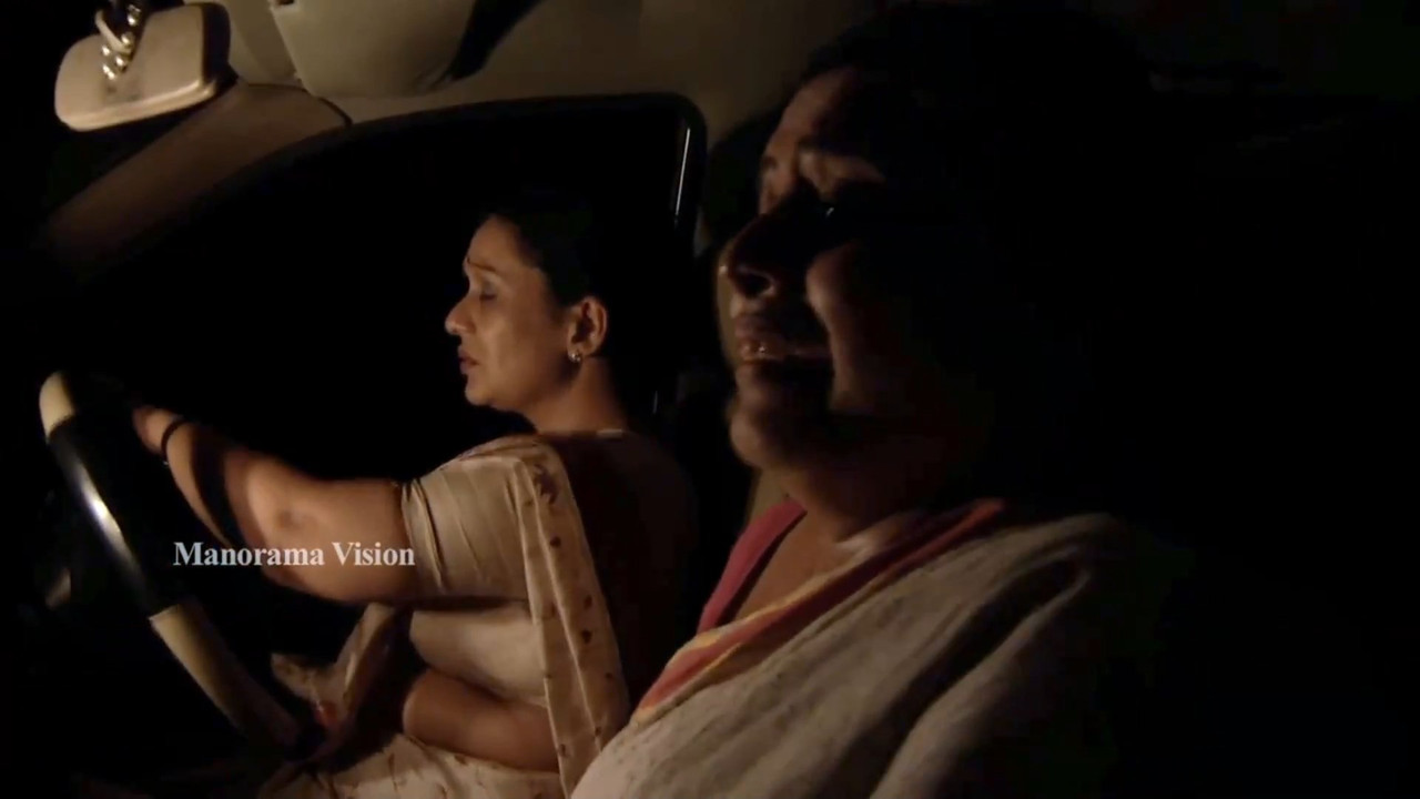 Mala Parvathi hot boobs.mkv_snapshot_00.25.911