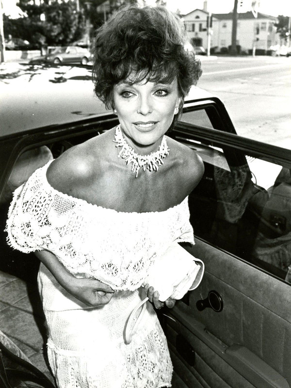 Joan_Collins_h12
