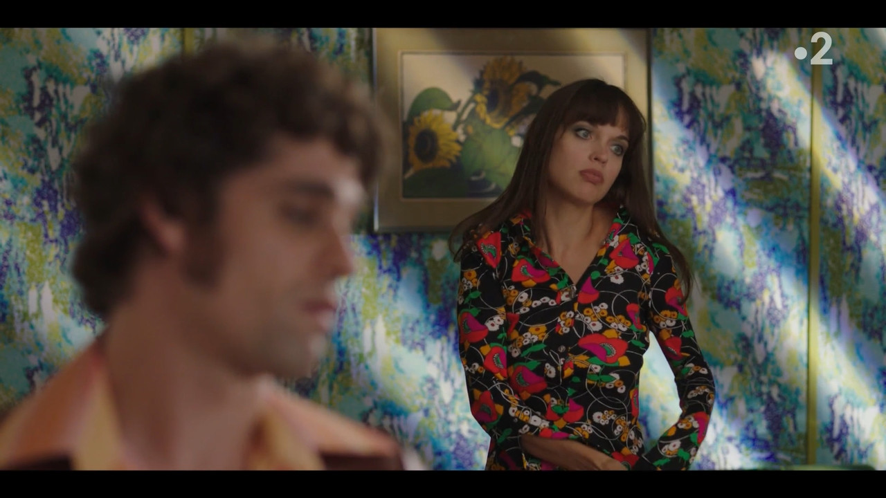 2022-05-13_21_10_Fr2_Les-petits-meurtres-d-Agatha-Christie-70-s_3x2_La-chambre-noire.mp4_snapshot_17