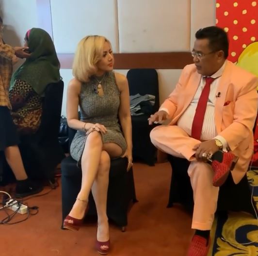 Hotman Paris menanyai Barbie Kumalasari