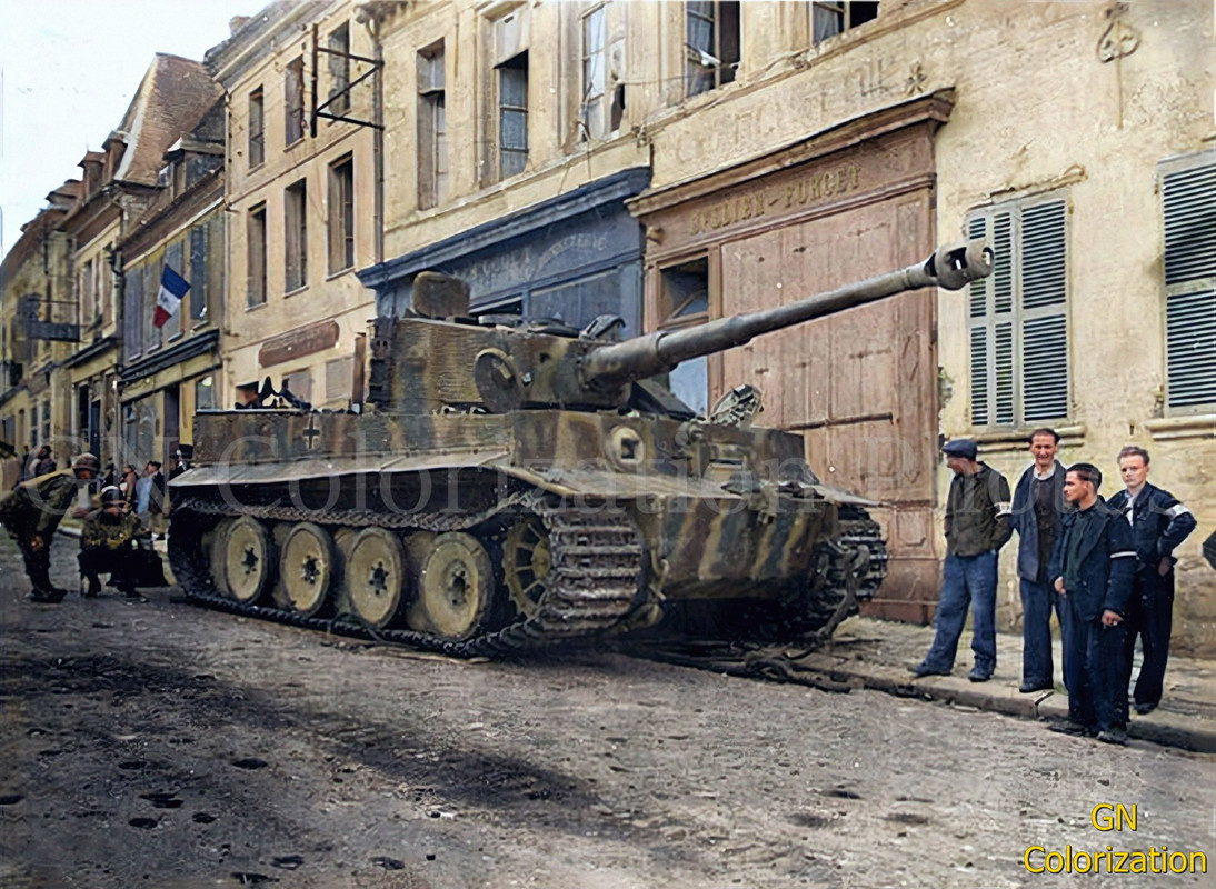 Le Tigre I - Page 3 Tigre-I-abandonn-dans-les-rues-de-la-ville-fran-aise-de-Marle-Septembre-1944