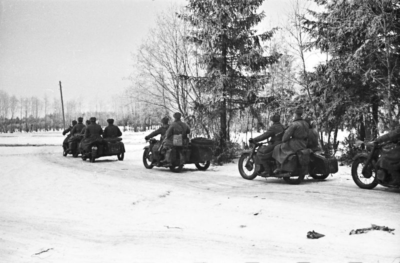 Мотоциклетная рота старшего лейтенанта Я.И. Попова на трофейных мотоциклах, 252 стрелковая дивизия.2