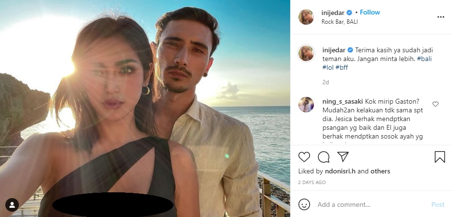 Pose Jedar bersama Vincent ketika berada di Bali.