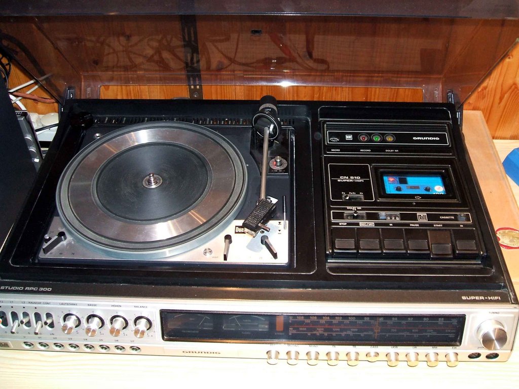 [Bild: Grundig-RPC-300-offen.jpg]