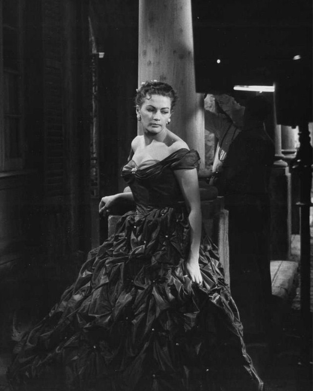 Yvonne_De_Carlo_a90