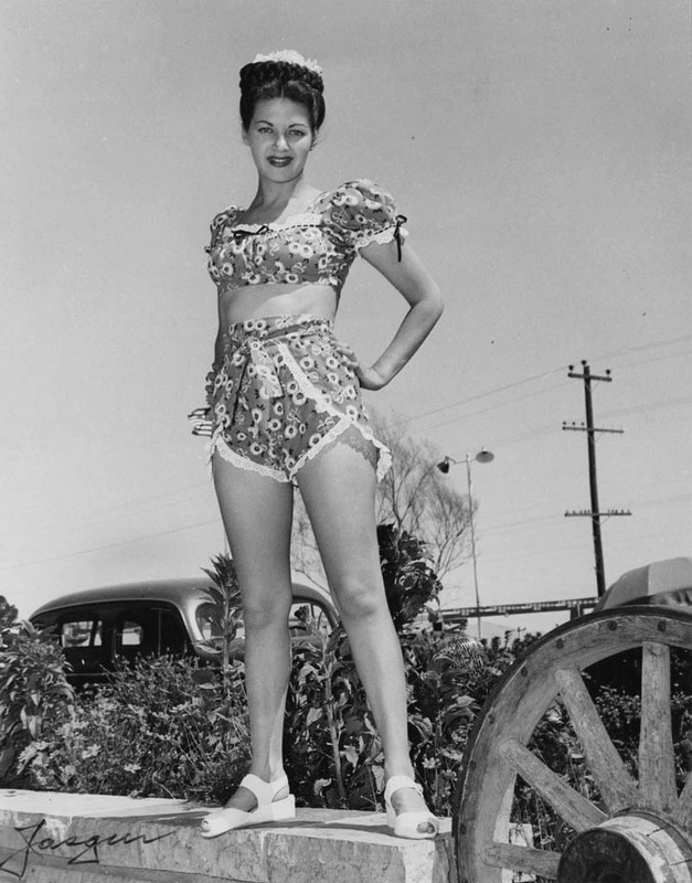 Yvonne_De_Carlo_c30