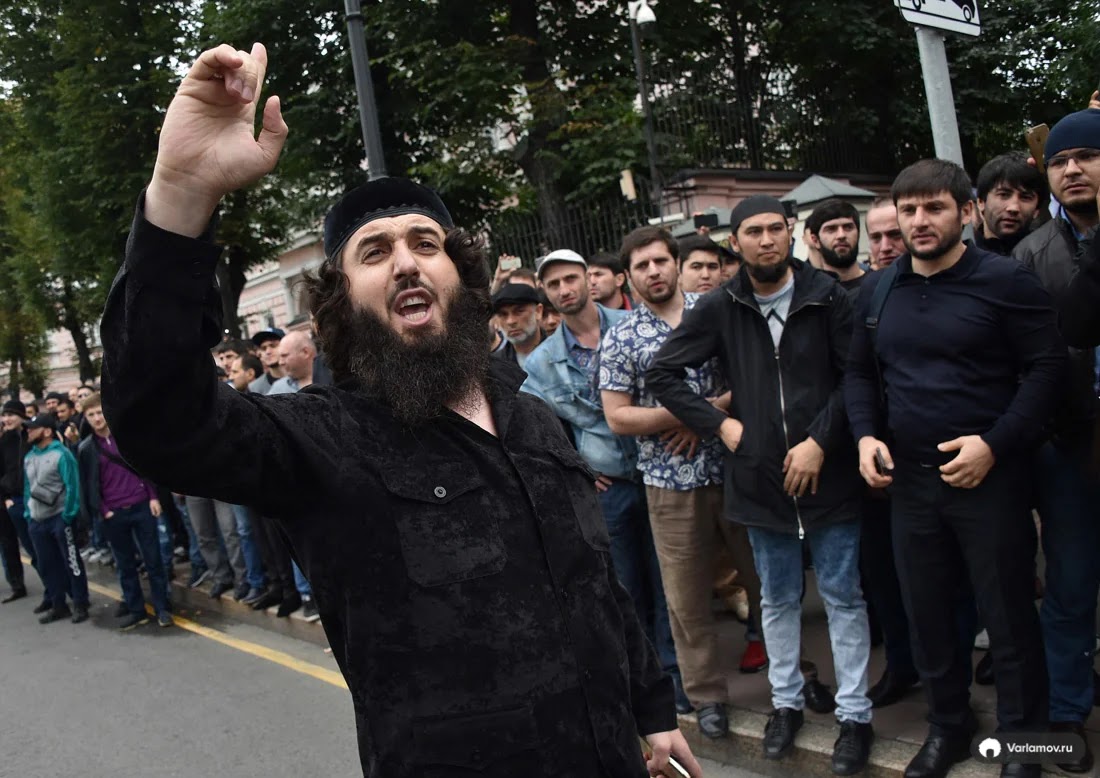 Čečėnų pabėgėliai veržiasi į Lietuvą pjauti mokytojams galvų? Nelegali migracija į ES tęsiasi