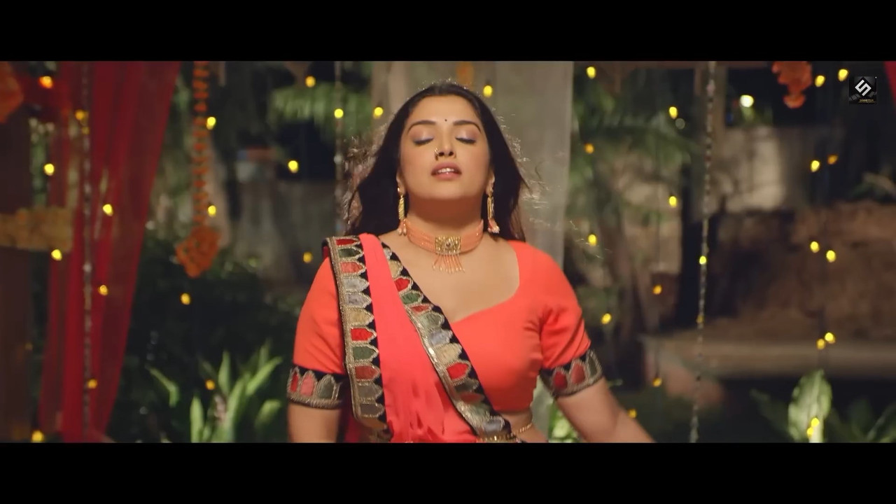 Amrapali Dubey Hot Sexy song latest bhojpuri gana -Samaj Mein Parivartan.mp4_snapshot_01.09.807