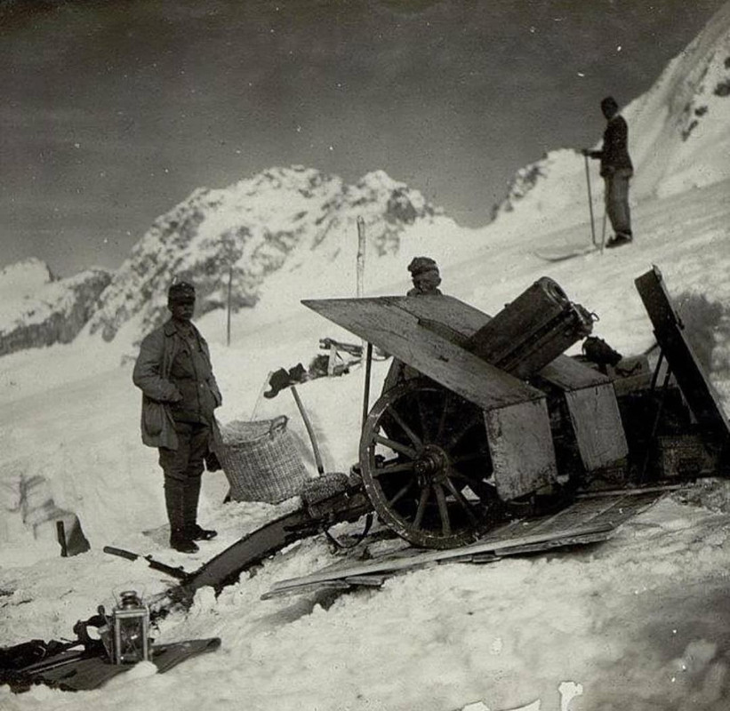 austrian-soldiers-in-the-glacier-with-a-10cm-škoda-cannone-v0-a4p12eoqngda1