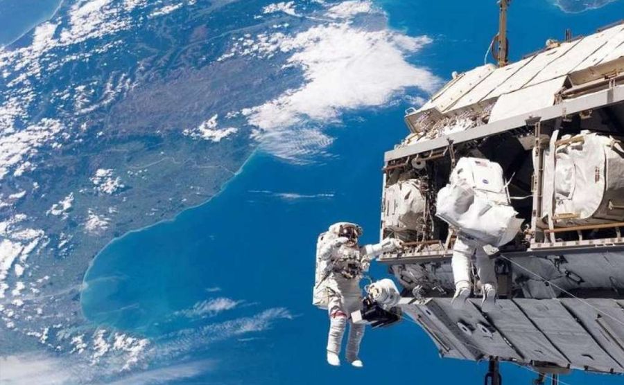 L'Arabia Saudita lancia il programma astronauti per inviare la prima donna saudita nello spazio nel 2023