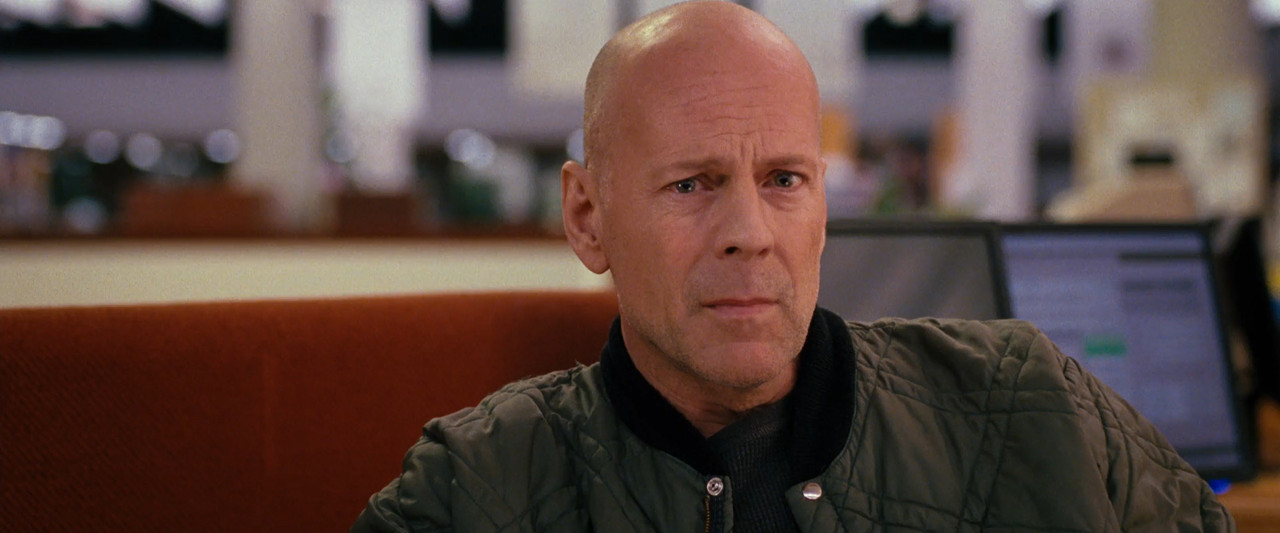 RED 2010 BluRay [Hindi + Tamil + Telugu + English] 480 720p 1080p ESub Screenshot