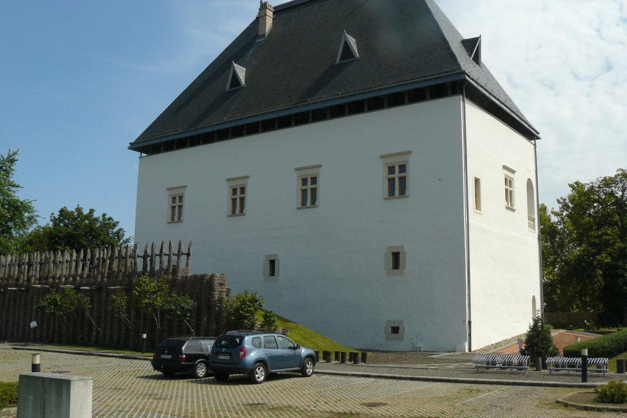 [Obrazek: c9230ceba36bbf21.jpg]