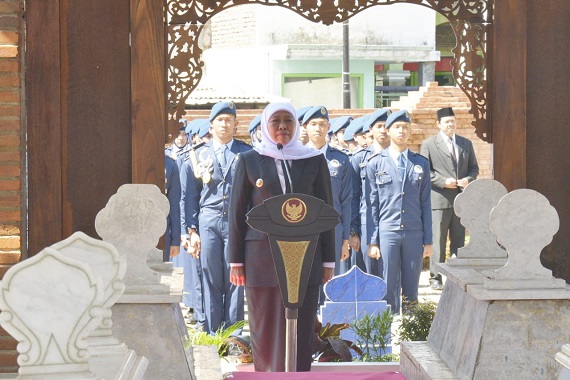 Sambut HUT Ke 74 Jatim, Gubernur Khofifah Ziarah Ke Makam Gubernur Pertama