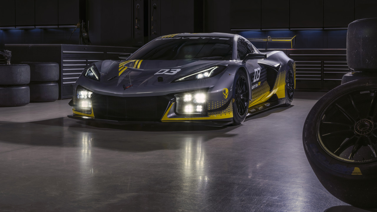 2024-chevrolet-corvette-z06-gt3r-005
