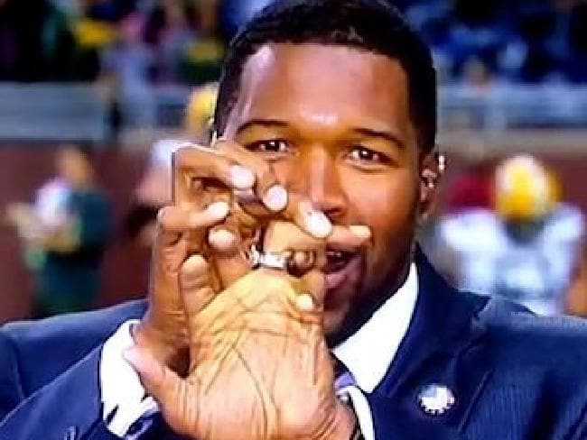 Michael-Strahan-s-fingers