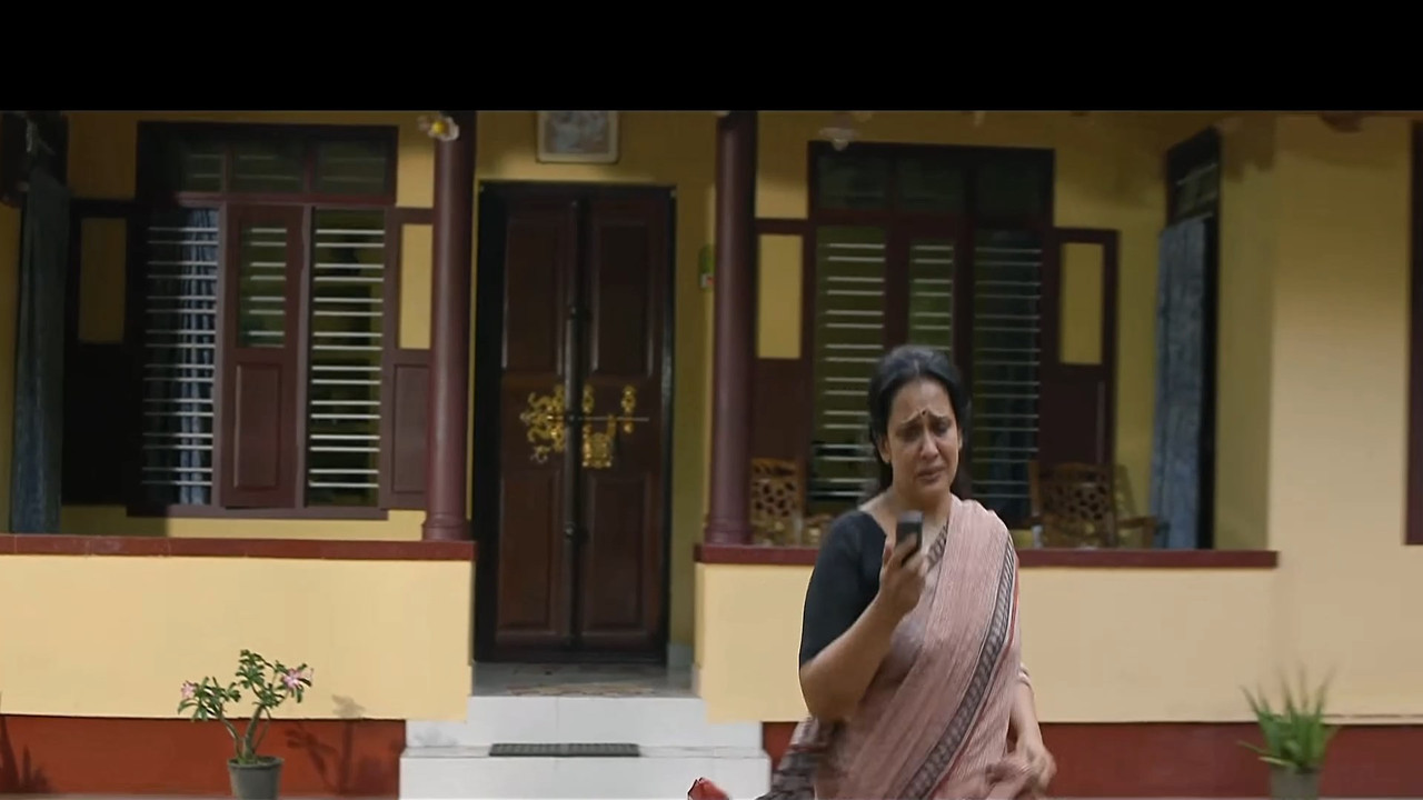 Mala Parvati Hot Navel Slips and Boobs in Saree.mkv_snapshot_00.05.144