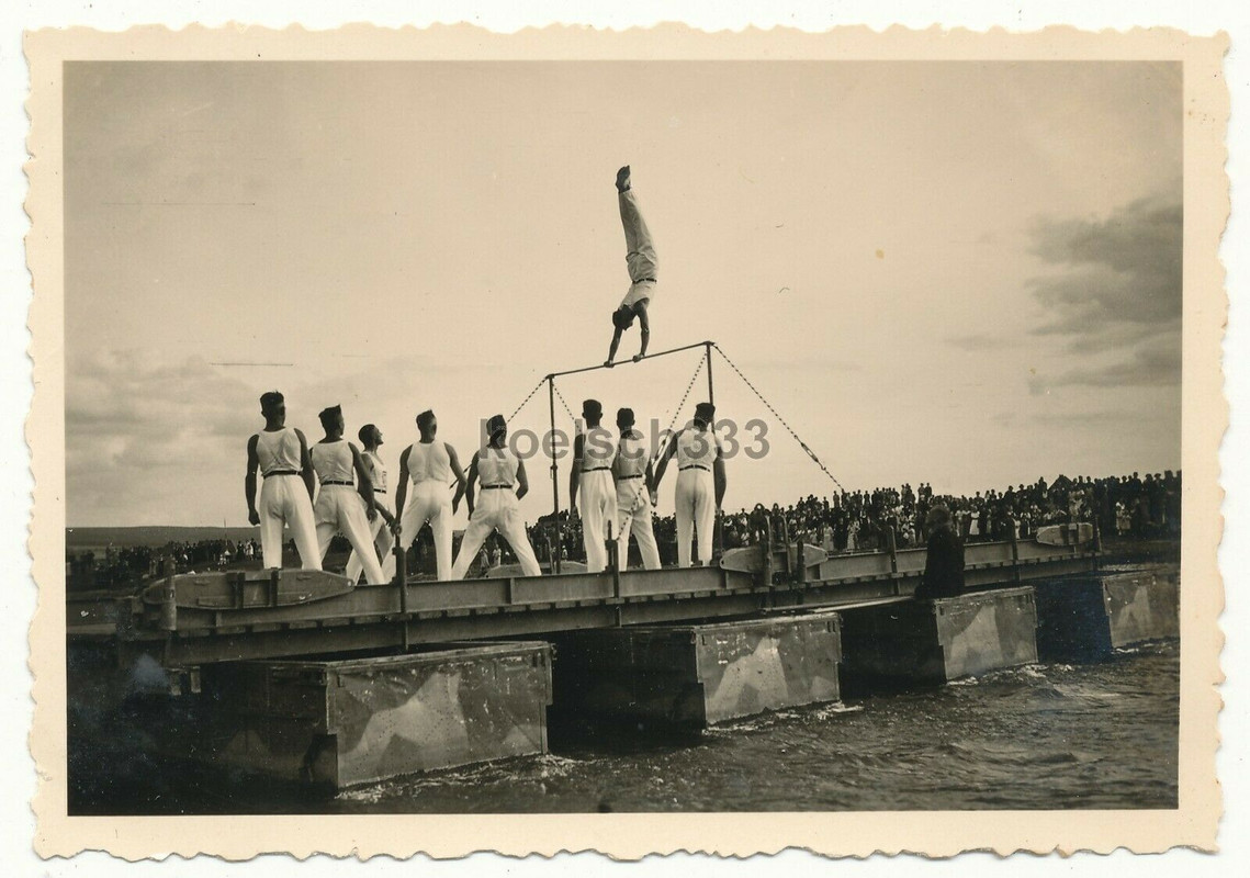 11 Fotos Pionier Batl. 19 Holzminden Weser Ponton Fähre LKW Gefechtswagen7