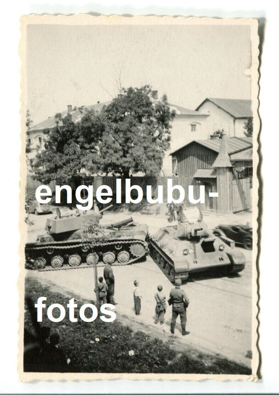 FOTO - PANZER - Unfall Sowjet-Panzer - KW-I & T-34 - Seltene Ausführungen