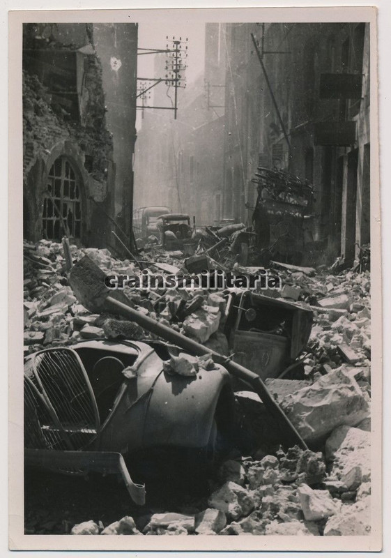 Orig. Foto franz. Beute Pkw Peugeot in zerstörte