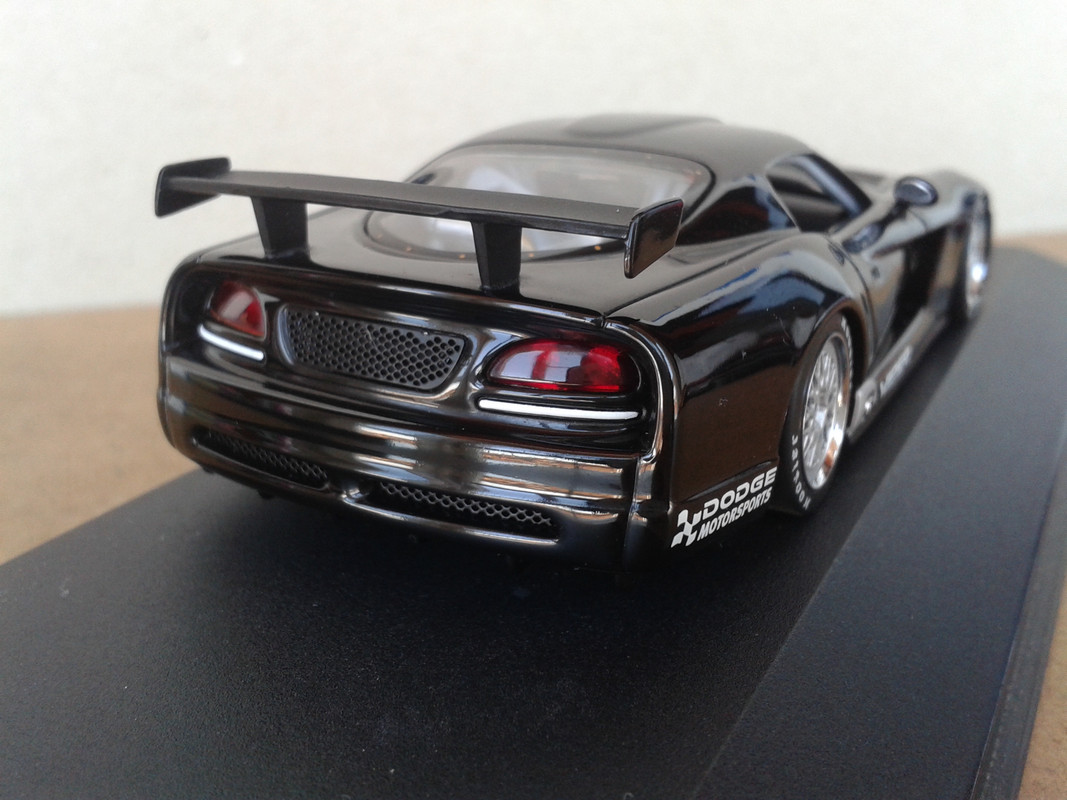 2003 Dodge Viper Mk III Competition Coupé (Auto Art) (21)