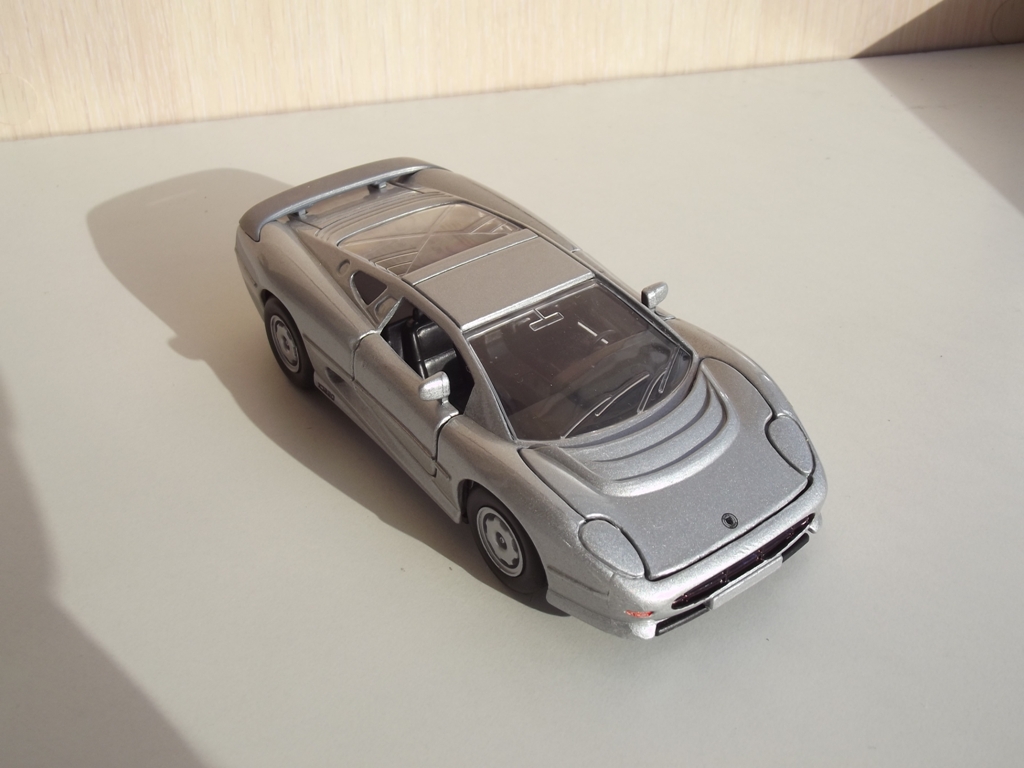 Jaguar XJ 220 - 7
