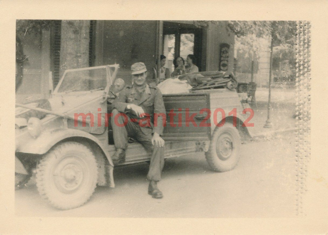 Foto, Wehrmacht, Blick auf einen Kübelwagen,
