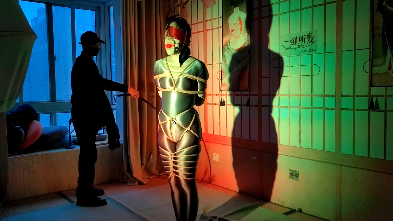 一绳所爱 小花影紧身衣驷马放置.mp4_20230216_093430.290