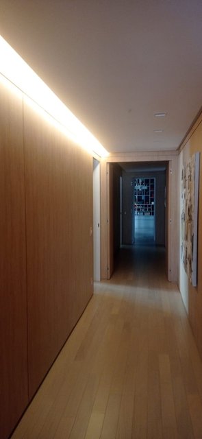 Papel de parede com estampa geométrica moderna e decorativa - Re9 Envelopamentos