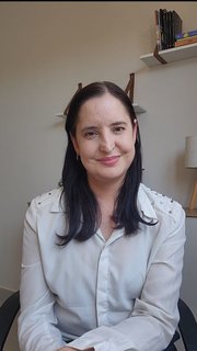 Foto profissional da psicóloga Elisangela Celestrino