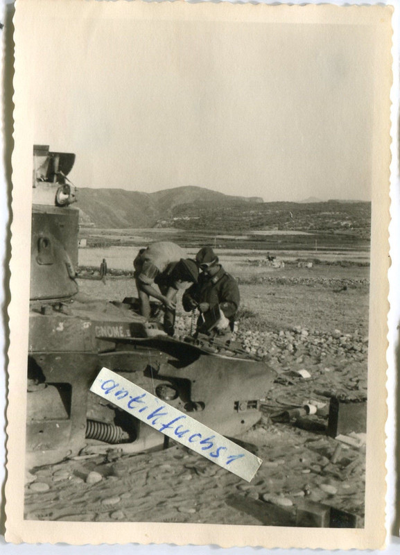 Deut.Fallschirmjäger mit Panzer GNOME auf Kreta