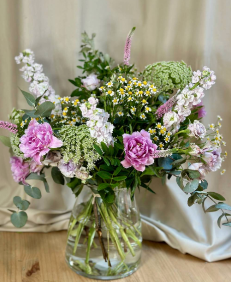 Ramo De Flores De Primavera En Tonos Rosas (Grande)