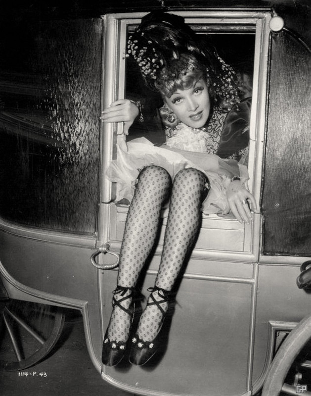 Marlene_Dietrich_c04