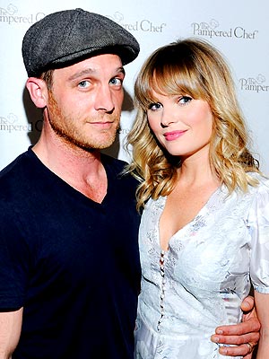 Ethan Embry mit schöner, sexy, geheimnisvoller, Junggeselle  