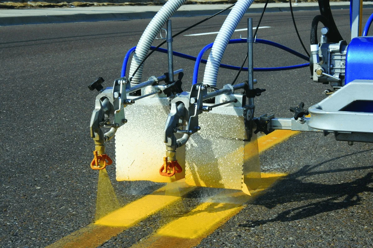 Нанесение дорожной краски