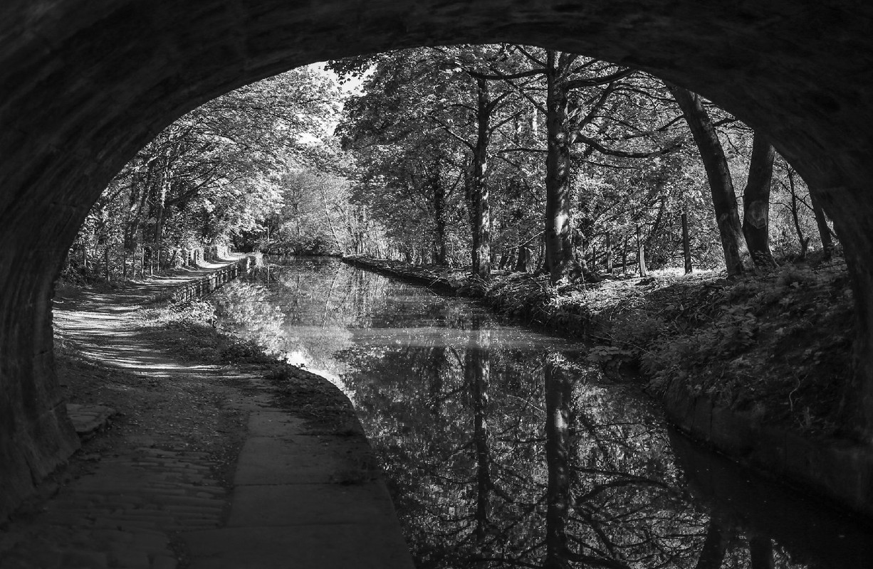 blacknwhite-river-england.jpg
