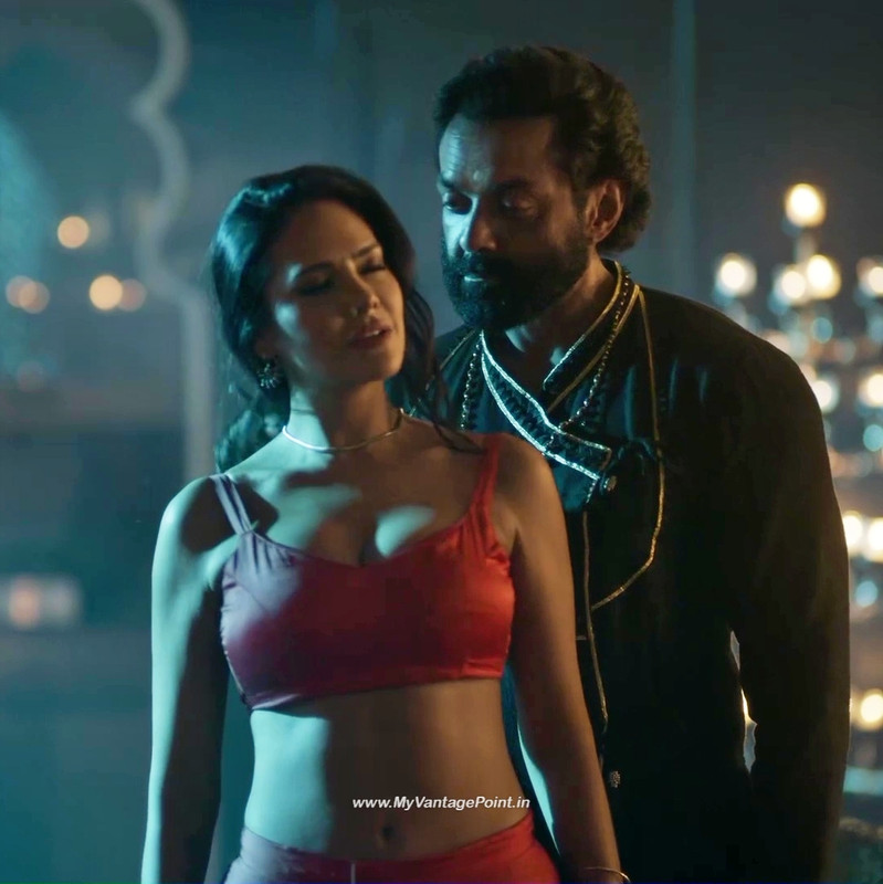 5Esha Gupta Hot in Aashram Web Series