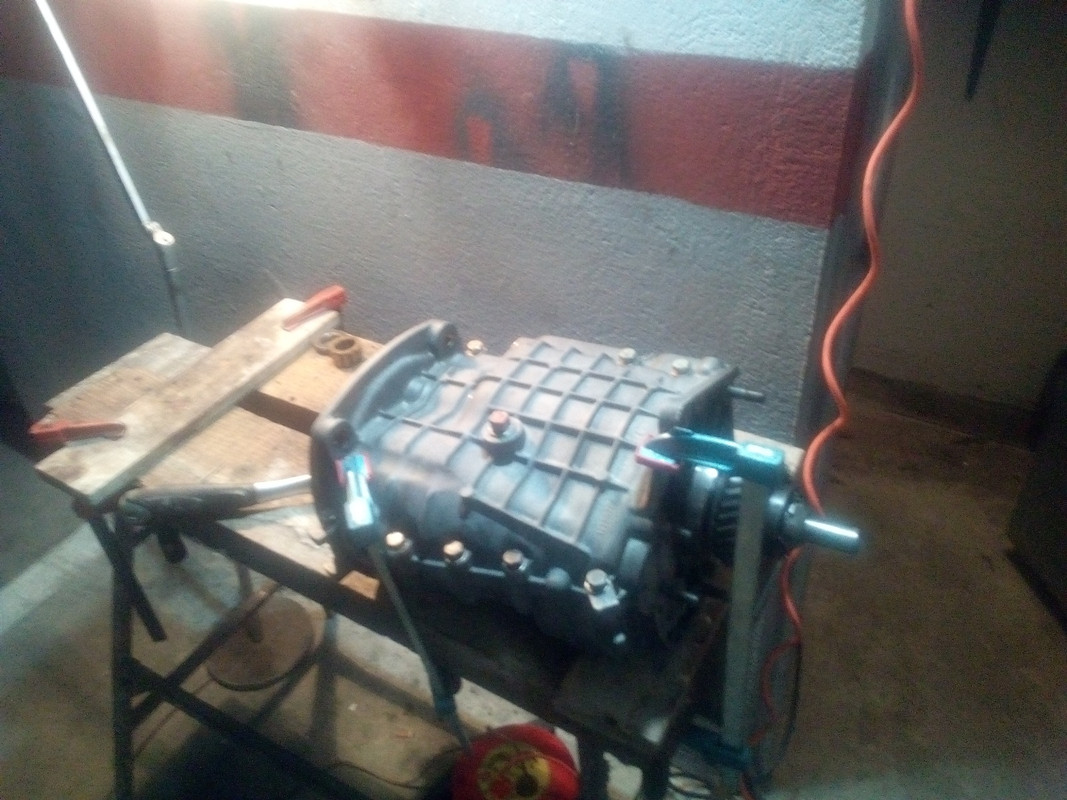 QUITAR TUERCAS CAJA VELOCIDAD