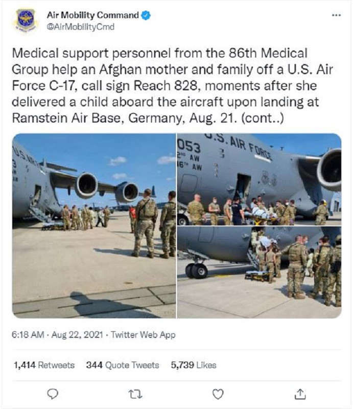 Seorang ibu asal Afghanistan tersebut turut dibantu oleh para personel medis saat melahirkan di dalam pesawat evakuasi milik militer AS.