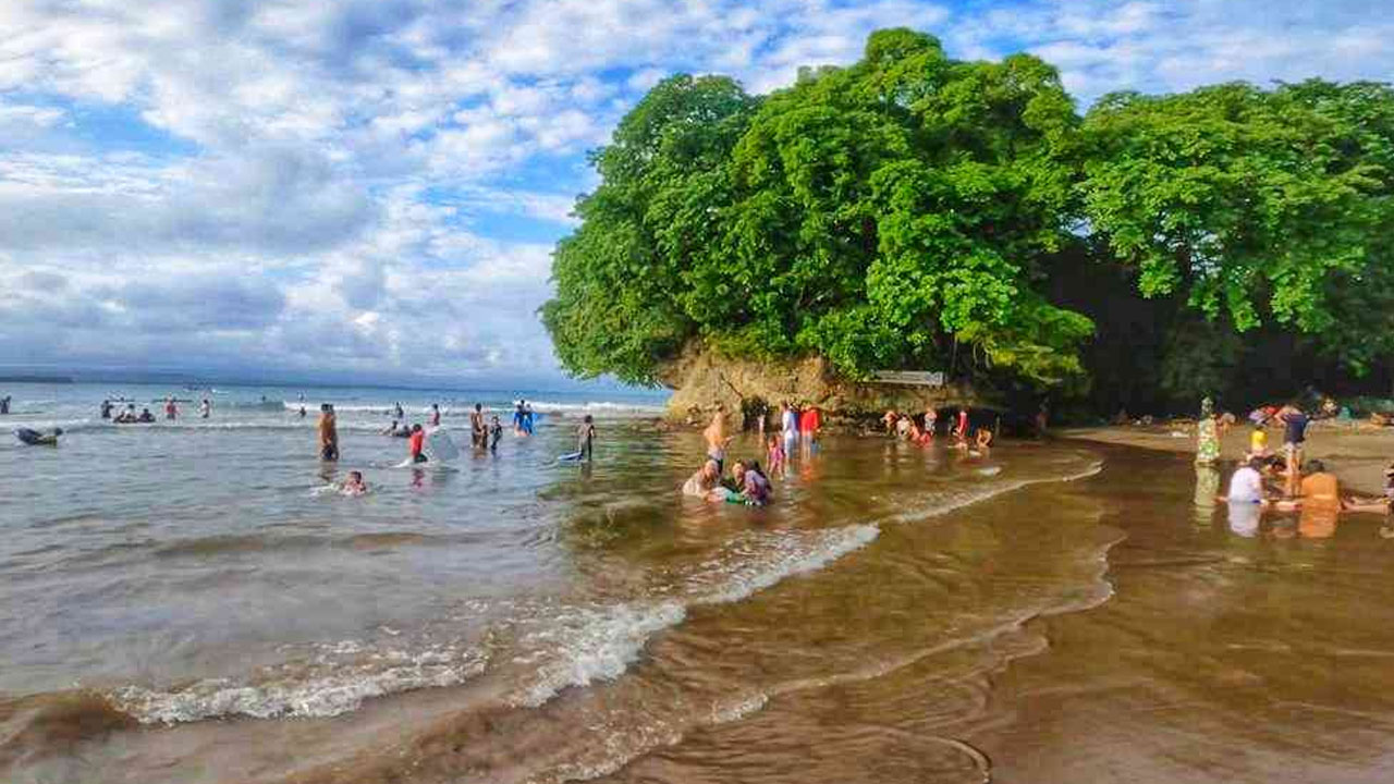 Pesona Pantai Batu Karas, Permata Tersembunyi di Pangandaran