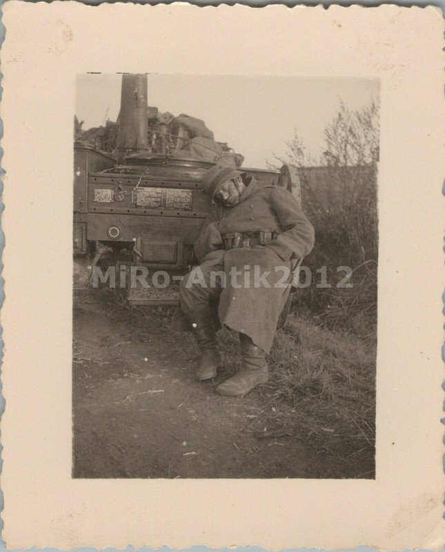 !!!schlafender Koch an der Feldküche