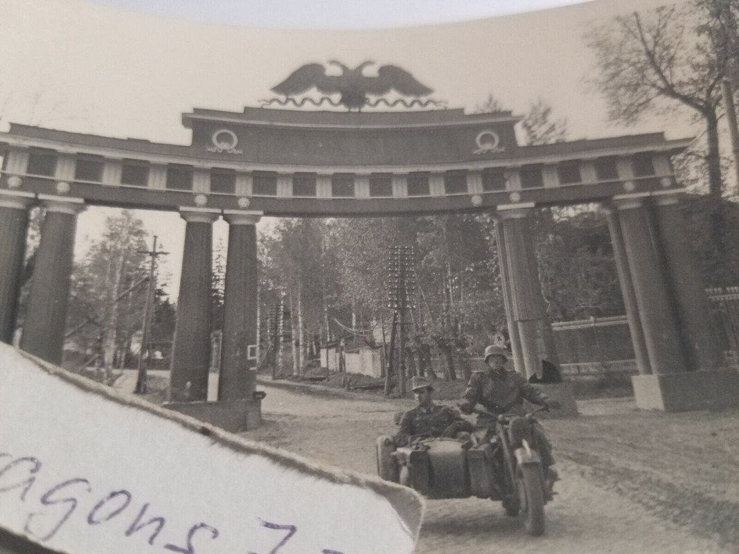 Foto Ostfront Gebirgsjäger Kfz,Krad-Gespann russischen Torbogen Adler mehr orig