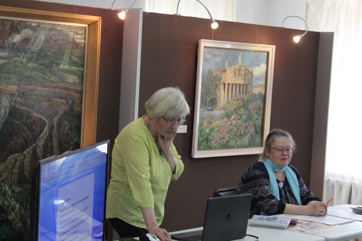 Е.Н. Светлакова делится с родоведами  опытом исследования в Интернете