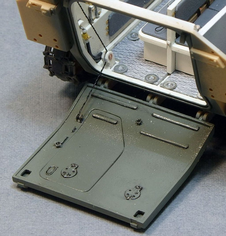 Трос зад люка