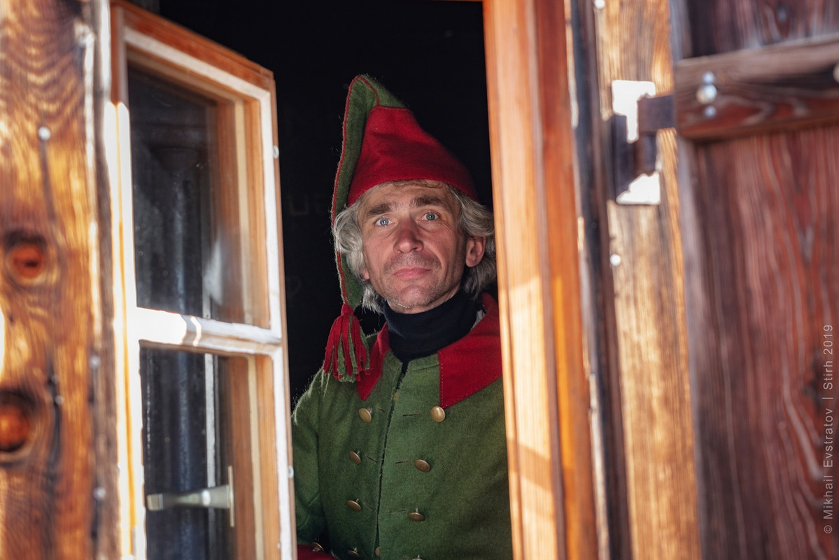 03.10.2019 г. Паникс перед спуском закрываю ставни в домике