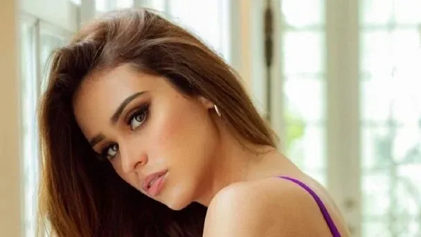 Yanet García modela para Victoria´s Secret con arriesgado atuendo