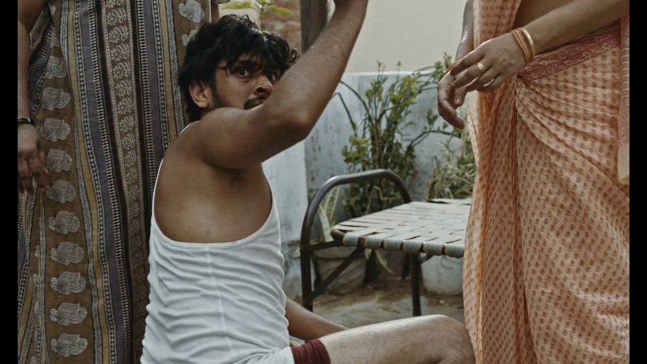 Agra-2023-Hindi-1080p-8bit-AVC-DDP-2-0-mkv-0001