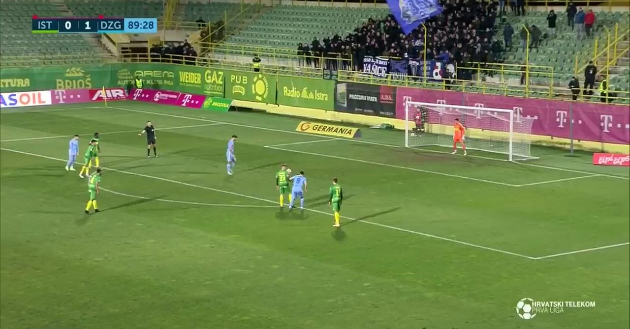 Árbitro expulsó a un jugador por fallar un penal, aquí te decimos qué pasó