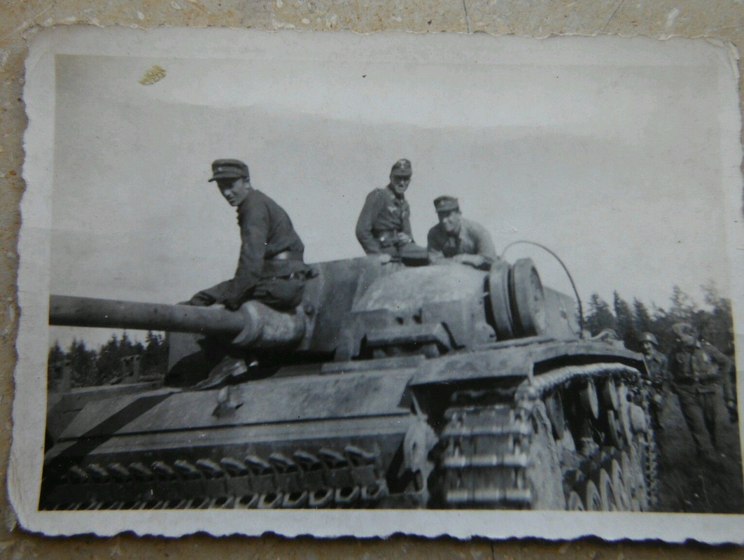 Sturmgeschütz mit Besatzung, Führungspanzer mit 