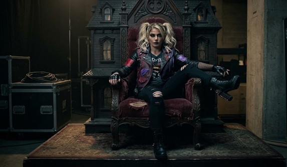 [Image: throne.jpg]